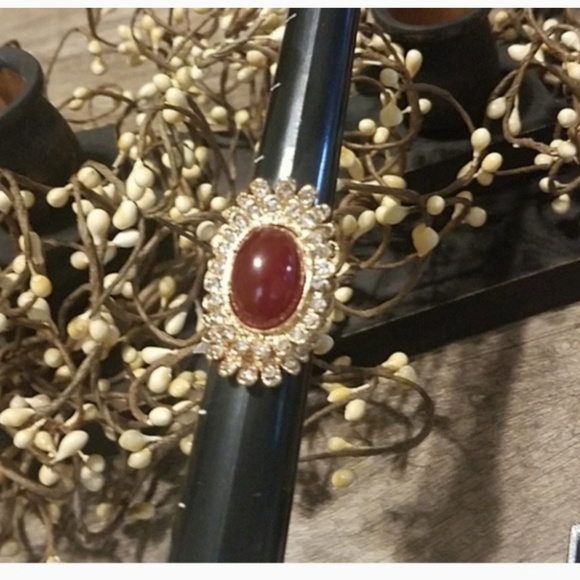 *Women's Cocktail Ring - Picture 1 of 6